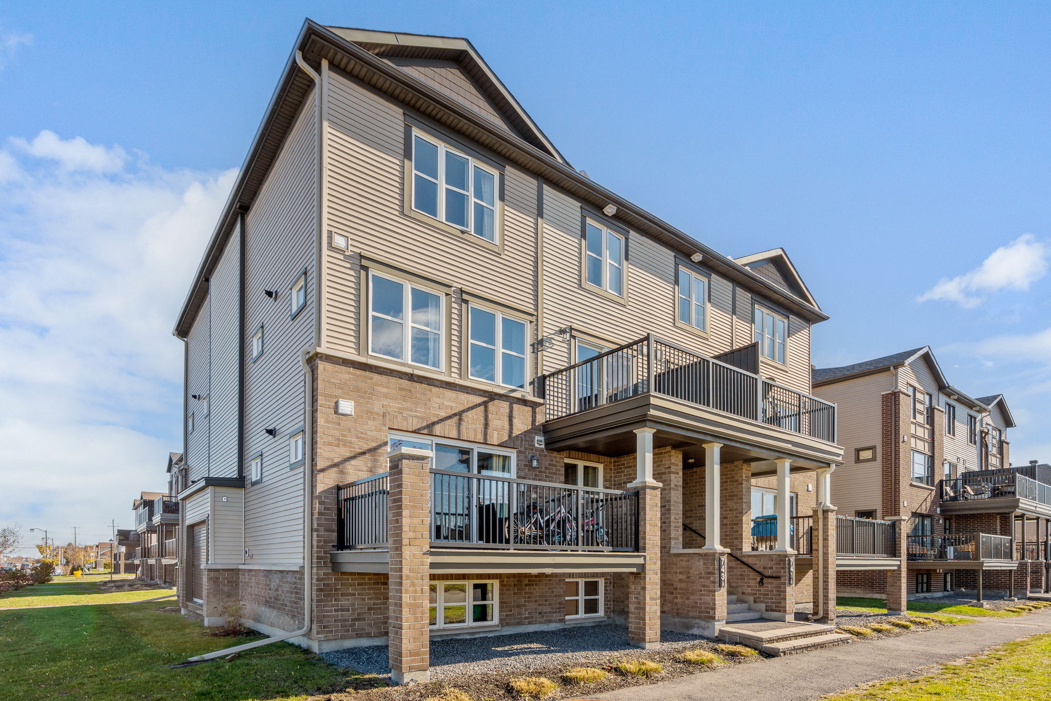 1-web-or-mls-743b-magnolia-st-206