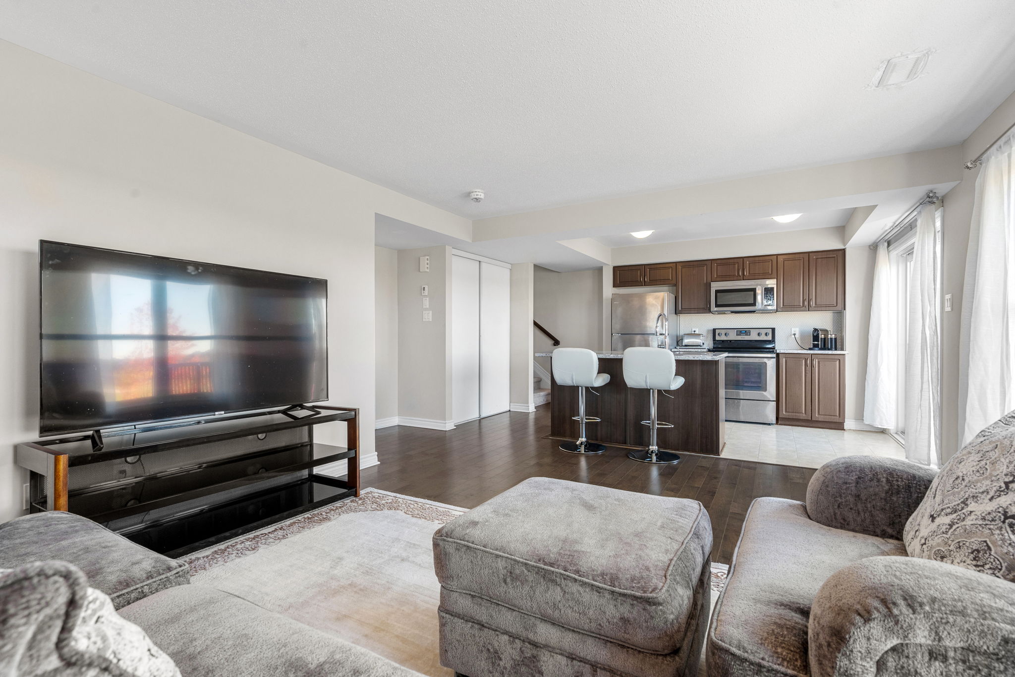 10-web-or-mls-743b-magnolia-st-206