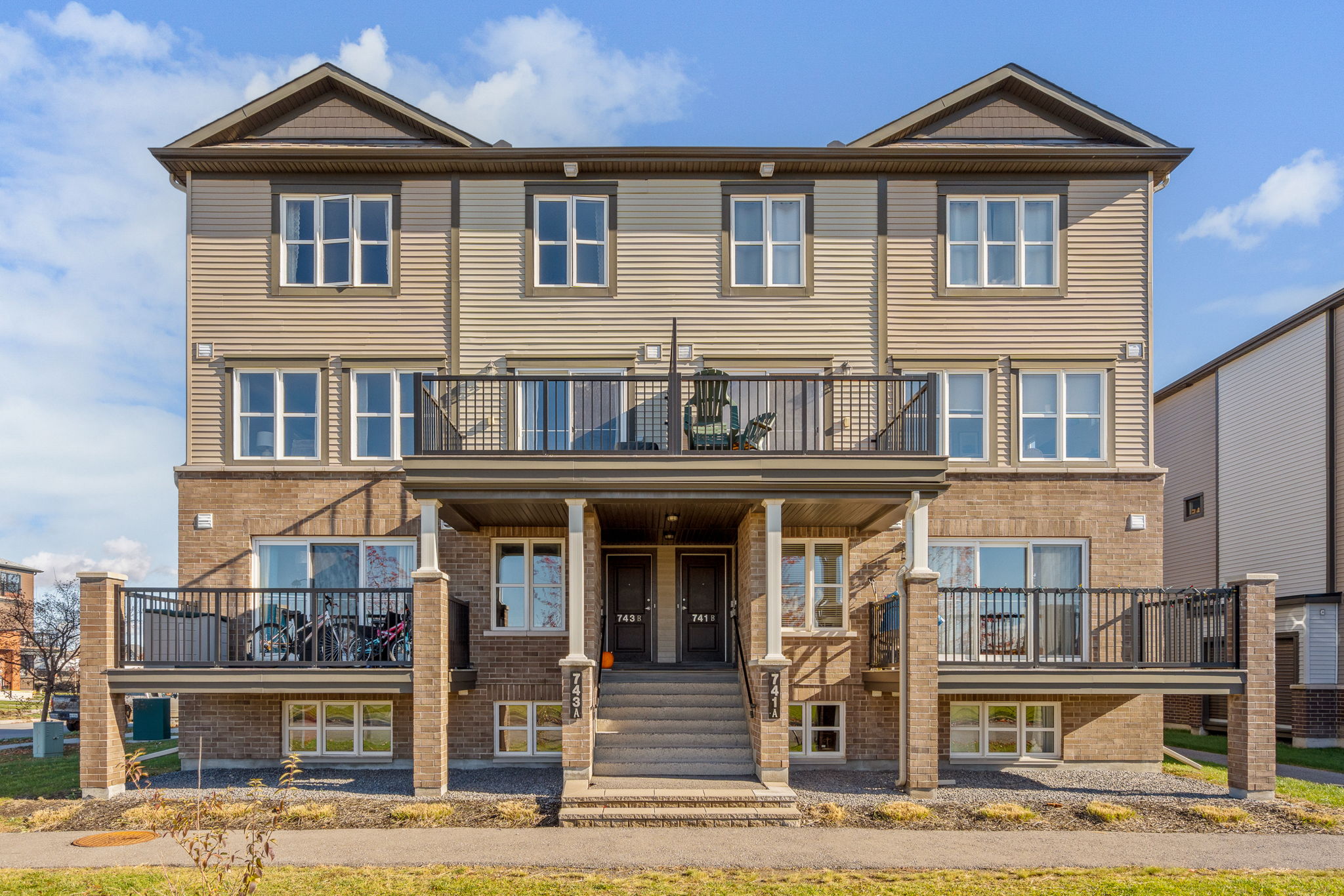 2-web-or-mls-743b-magnolia-st-206